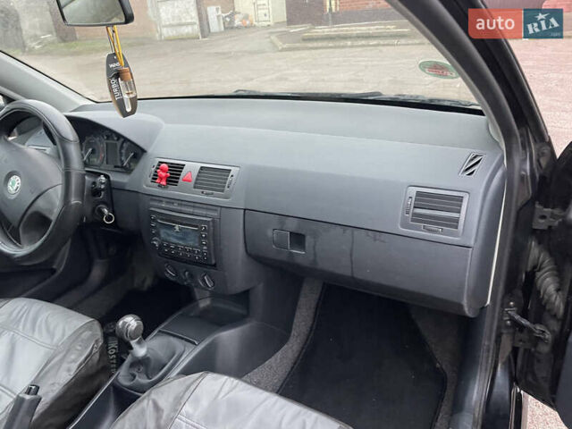 Черный Шкода Фабия, объемом двигателя 1.2 л и пробегом 245 тыс. км за 3450 $, фото 40 на Automoto.ua