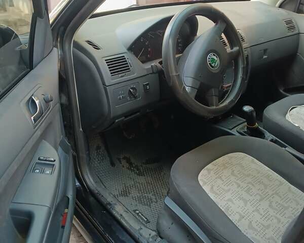 Черный Шкода Фабия, объемом двигателя 1.39 л и пробегом 227 тыс. км за 4000 $, фото 3 на Automoto.ua