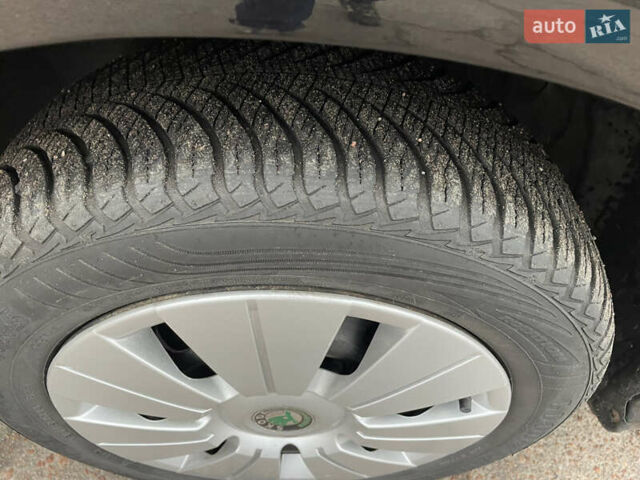 Черный Шкода Фабия, объемом двигателя 1.2 л и пробегом 245 тыс. км за 3450 $, фото 8 на Automoto.ua