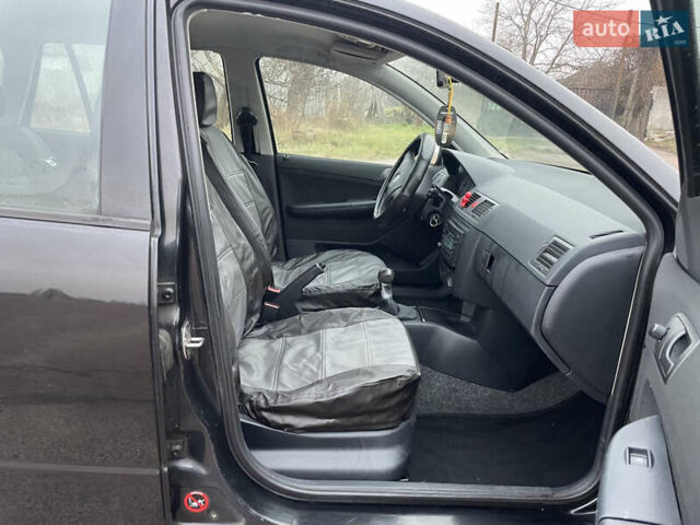 Черный Шкода Фабия, объемом двигателя 1.2 л и пробегом 245 тыс. км за 3450 $, фото 39 на Automoto.ua