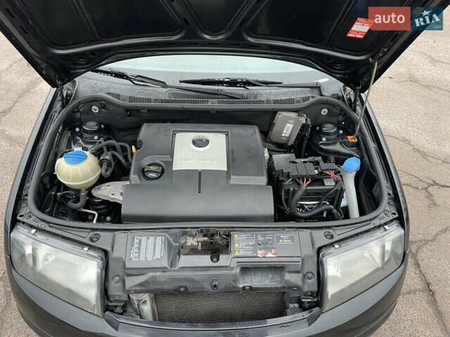 Черный Шкода Фабия, объемом двигателя 1.2 л и пробегом 245 тыс. км за 3450 $, фото 25 на Automoto.ua