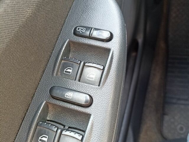 Чорний Шкода Фабія, об'ємом двигуна 1.4 л та пробігом 424 тис. км за 3000 $, фото 4 на Automoto.ua