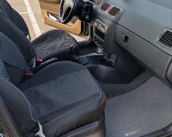 Черный Шкода Фабия, объемом двигателя 1.39 л и пробегом 240 тыс. км за 5000 $, фото 20 на Automoto.ua