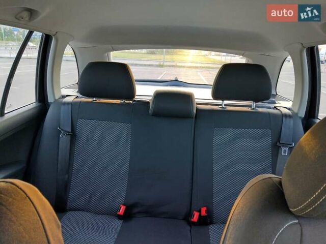 Черный Шкода Фабия, объемом двигателя 1.39 л и пробегом 240 тыс. км за 5000 $, фото 33 на Automoto.ua