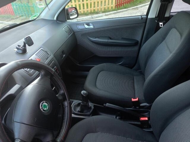 Чорний Шкода Фабія, об'ємом двигуна 1.4 л та пробігом 202 тис. км за 4650 $, фото 3 на Automoto.ua