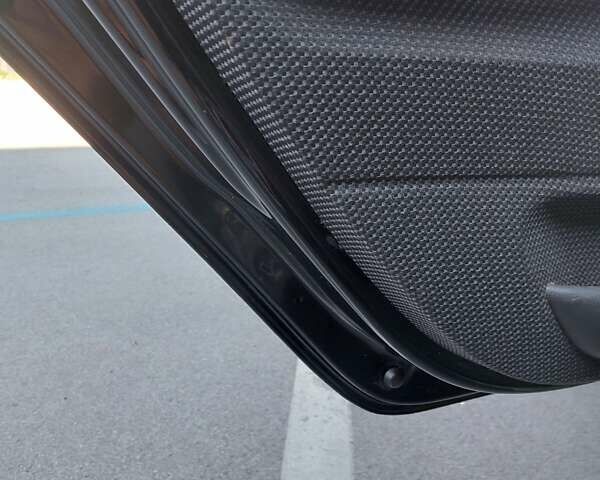 Черный Шкода Фабия, объемом двигателя 1.39 л и пробегом 240 тыс. км за 5300 $, фото 4 на Automoto.ua