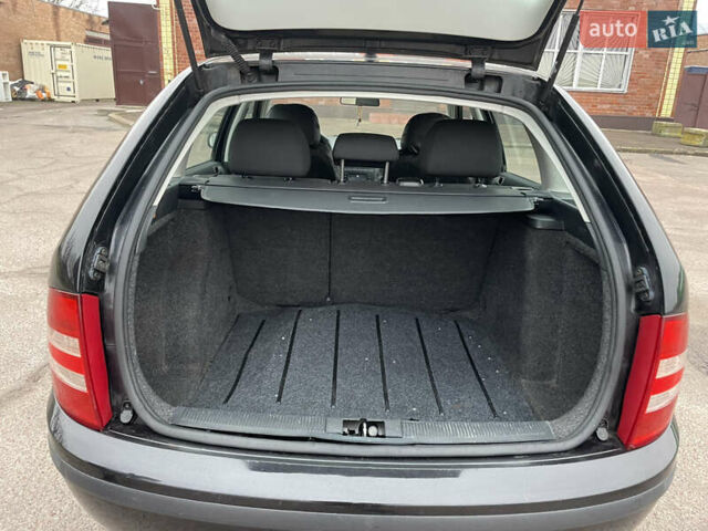 Черный Шкода Фабия, объемом двигателя 1.2 л и пробегом 245 тыс. км за 3450 $, фото 33 на Automoto.ua