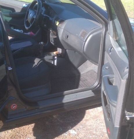 Черный Шкода Фабия, объемом двигателя 1.4 л и пробегом 208 тыс. км за 4000 $, фото 5 на Automoto.ua