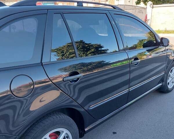 Черный Шкода Фабия, объемом двигателя 1.39 л и пробегом 240 тыс. км за 5300 $, фото 2 на Automoto.ua