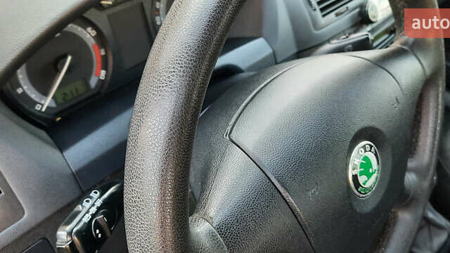 Черный Шкода Фабия, объемом двигателя 1.39 л и пробегом 168 тыс. км за 4600 $, фото 34 на Automoto.ua