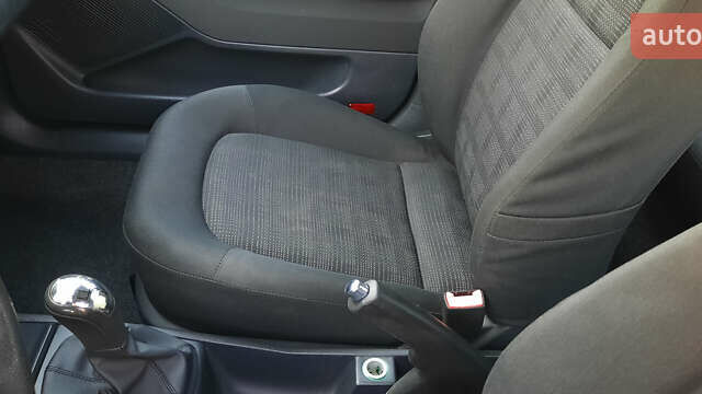 Черный Шкода Фабия, объемом двигателя 1.39 л и пробегом 168 тыс. км за 4600 $, фото 27 на Automoto.ua