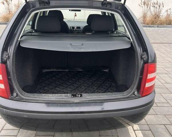 Черный Шкода Фабия, объемом двигателя 1.42 л и пробегом 262 тыс. км за 4200 $, фото 6 на Automoto.ua