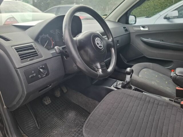 Черный Шкода Фабия, объемом двигателя 1.4 л и пробегом 229 тыс. км за 4350 $, фото 7 на Automoto.ua