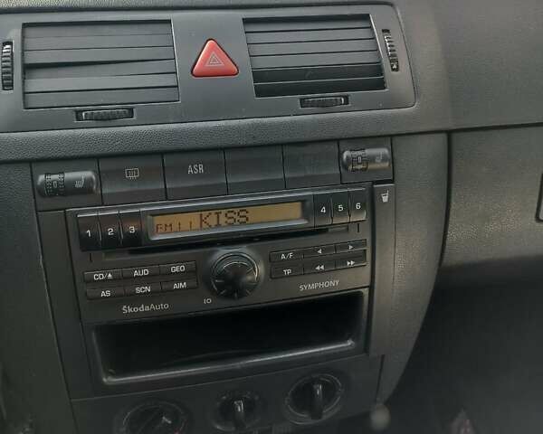 Чорний Шкода Фабія, об'ємом двигуна 1.4 л та пробігом 423 тис. км за 3000 $, фото 5 на Automoto.ua