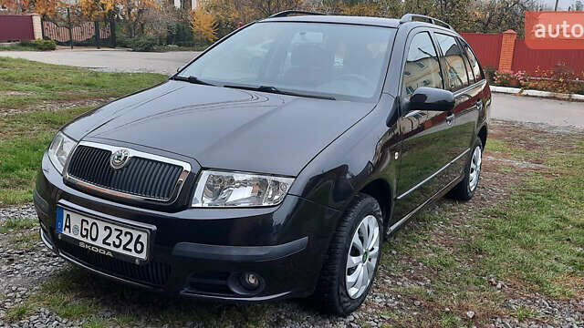 Черный Шкода Фабия, объемом двигателя 1.39 л и пробегом 168 тыс. км за 4600 $, фото 2 на Automoto.ua