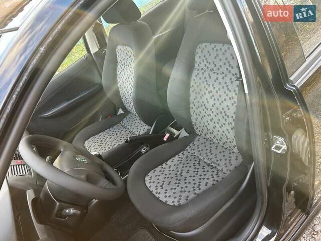 Шкода Фабия 2005 в Казатине на Automoto.ua Черный Шкода Фабия, объемом двигателя 1.4 л и пробегом 184 тыс. км за 4900 $, фото 16 на Automoto.ua