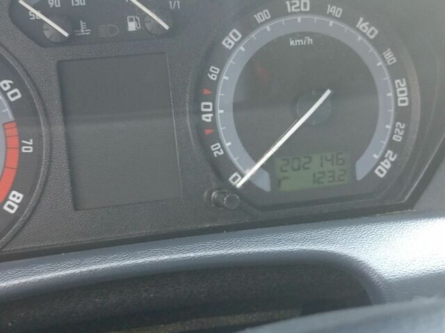 Чорний Шкода Фабія, об'ємом двигуна 1.4 л та пробігом 202 тис. км за 4650 $, фото 7 на Automoto.ua