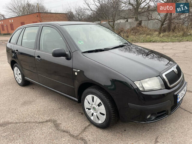 Черный Шкода Фабия, объемом двигателя 1.2 л и пробегом 245 тыс. км за 3450 $, фото 2 на Automoto.ua