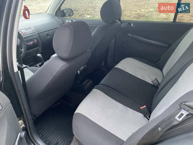 Черный Шкода Фабия, объемом двигателя 1.2 л и пробегом 205 тыс. км за 3200 $, фото 12 на Automoto.ua