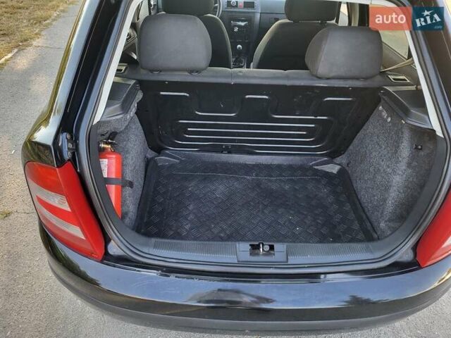 Черный Шкода Фабия, объемом двигателя 1.2 л и пробегом 212 тыс. км за 3700 $, фото 9 на Automoto.ua