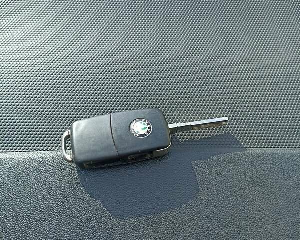 Чорний Шкода Фабія, об'ємом двигуна 1.4 л та пробігом 423 тис. км за 3000 $, фото 8 на Automoto.ua