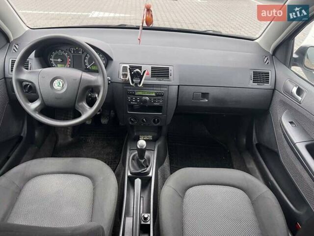 Черный Шкода Фабия, объемом двигателя 1.42 л и пробегом 262 тыс. км за 4200 $, фото 8 на Automoto.ua