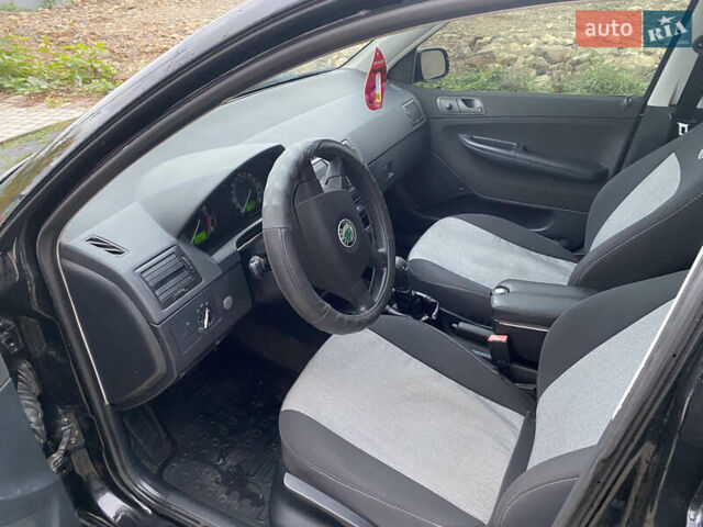 Черный Шкода Фабия, объемом двигателя 1.2 л и пробегом 205 тыс. км за 3200 $, фото 11 на Automoto.ua