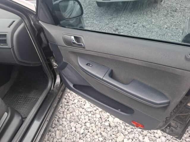 Черный Шкода Фабия, объемом двигателя 1.4 л и пробегом 229 тыс. км за 4350 $, фото 6 на Automoto.ua