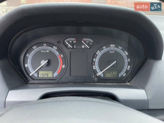 Черный Шкода Фабия, объемом двигателя 1.2 л и пробегом 245 тыс. км за 3450 $, фото 46 на Automoto.ua