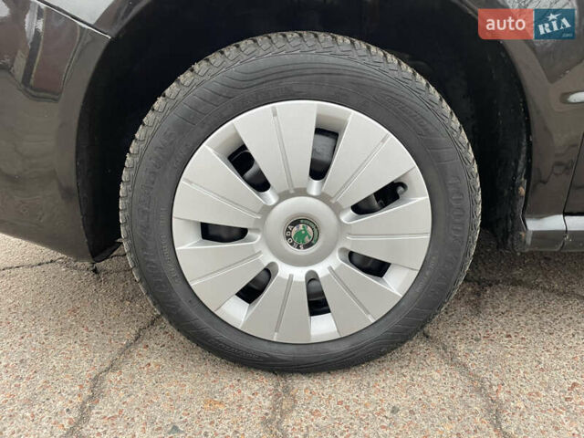 Черный Шкода Фабия, объемом двигателя 1.2 л и пробегом 245 тыс. км за 3450 $, фото 7 на Automoto.ua