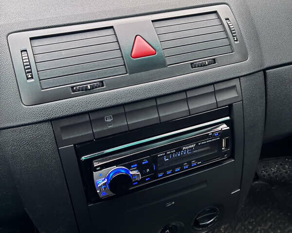 Черный Шкода Фабия, объемом двигателя 1.4 л и пробегом 293 тыс. км за 3950 $, фото 9 на Automoto.ua