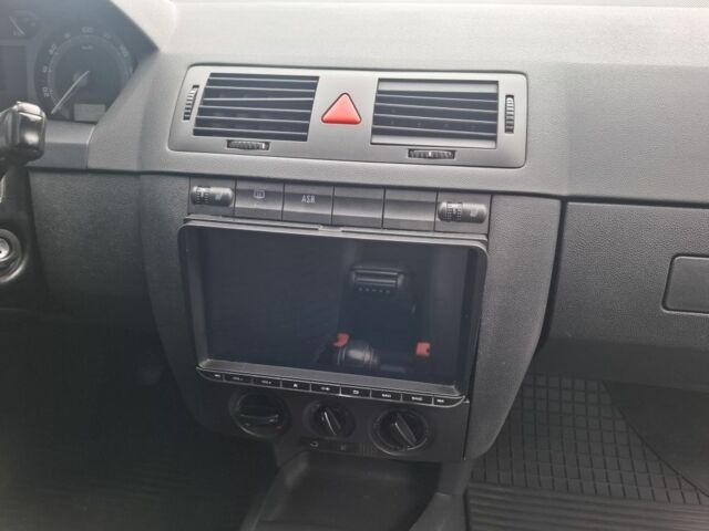 Черный Шкода Фабия, объемом двигателя 1.4 л и пробегом 229 тыс. км за 4350 $, фото 5 на Automoto.ua