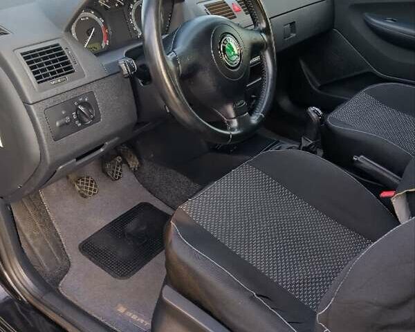 Черный Шкода Фабия, объемом двигателя 1.39 л и пробегом 240 тыс. км за 5000 $, фото 23 на Automoto.ua