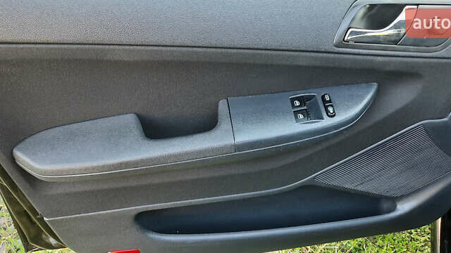 Черный Шкода Фабия, объемом двигателя 1.39 л и пробегом 168 тыс. км за 4600 $, фото 32 на Automoto.ua