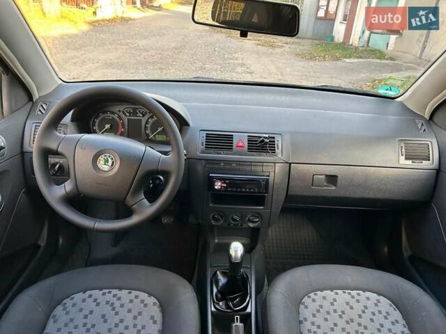 Шкода Фабия 2005 в Казатине на Automoto.ua Черный Шкода Фабия, объемом двигателя 1.4 л и пробегом 184 тыс. км за 4900 $, фото 20 на Automoto.ua