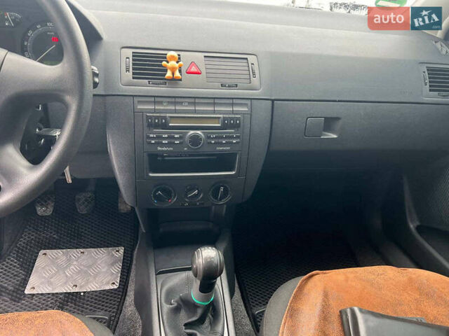 Черный Шкода Фабия, объемом двигателя 1.4 л и пробегом 276 тыс. км за 5440 $, фото 25 на Automoto.ua