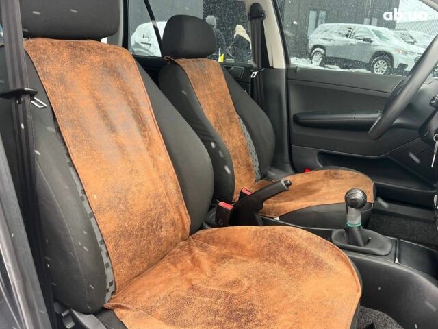 Черный Шкода Фабия, объемом двигателя 1.4 л и пробегом 276 тыс. км за 5440 $, фото 34 на Automoto.ua