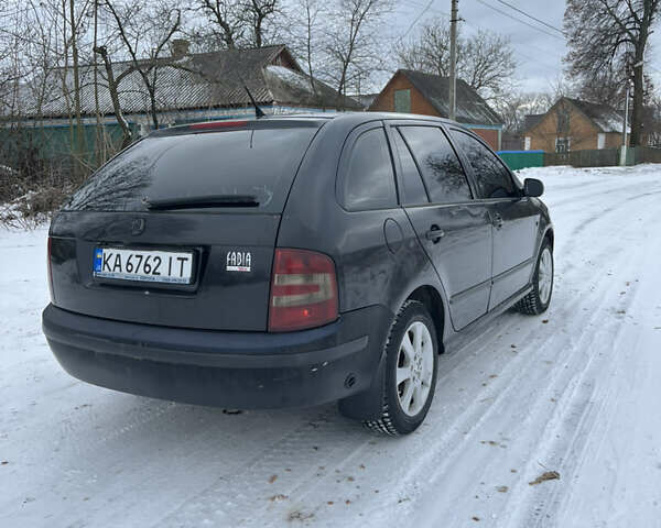Черный Шкода Фабия, объемом двигателя 1.39 л и пробегом 302 тыс. км за 3000 $, фото 2 на Automoto.ua