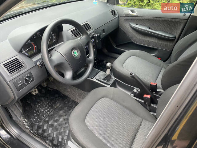 Черный Шкода Фабия, объемом двигателя 1.4 л и пробегом 246 тыс. км за 4399 $, фото 14 на Automoto.ua