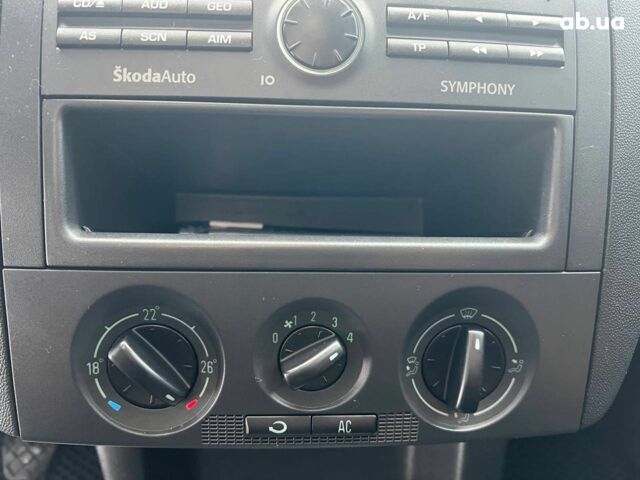 Черный Шкода Фабия, объемом двигателя 1.4 л и пробегом 276 тыс. км за 5440 $, фото 27 на Automoto.ua