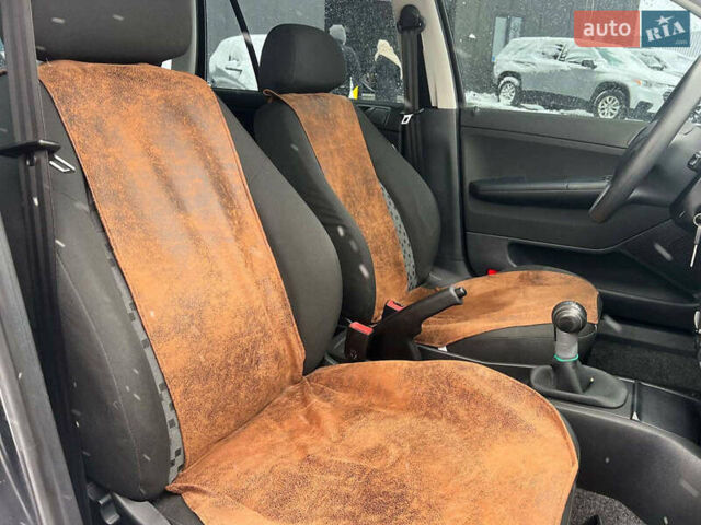 Черный Шкода Фабия, объемом двигателя 1.4 л и пробегом 276 тыс. км за 5440 $, фото 34 на Automoto.ua