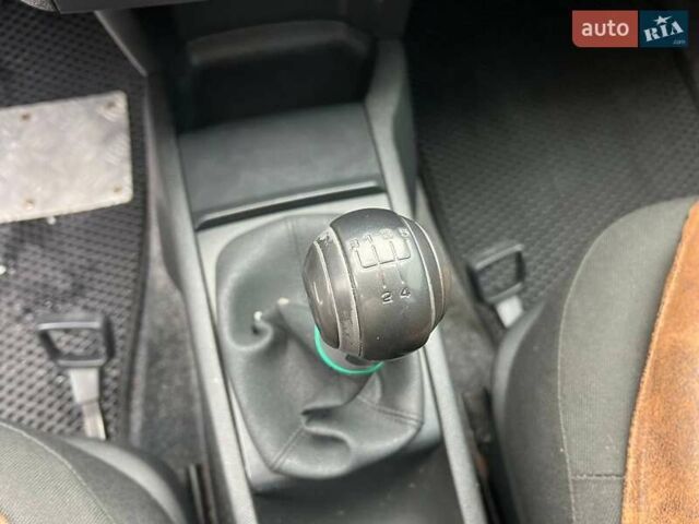 Черный Шкода Фабия, объемом двигателя 1.4 л и пробегом 276 тыс. км за 5440 $, фото 28 на Automoto.ua