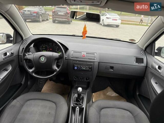 Черный Шкода Фабия, объемом двигателя 1.39 л и пробегом 249 тыс. км за 4550 $, фото 36 на Automoto.ua