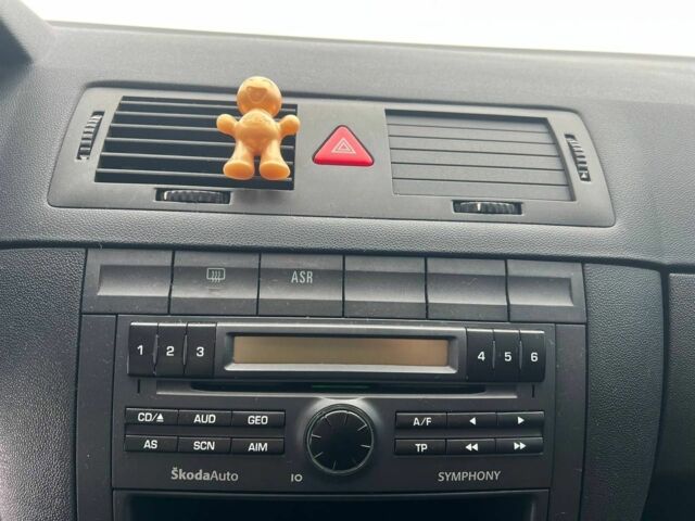 Черный Шкода Фабия, объемом двигателя 1.4 л и пробегом 276 тыс. км за 5440 $, фото 26 на Automoto.ua