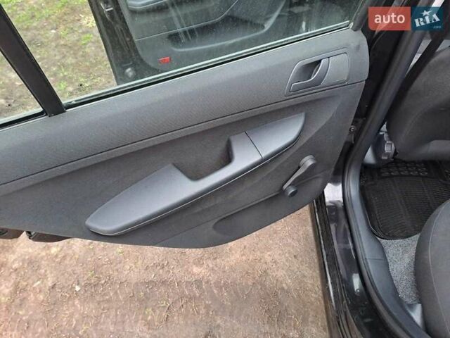 Черный Шкода Фабия, объемом двигателя 1.39 л и пробегом 151 тыс. км за 4500 $, фото 12 на Automoto.ua