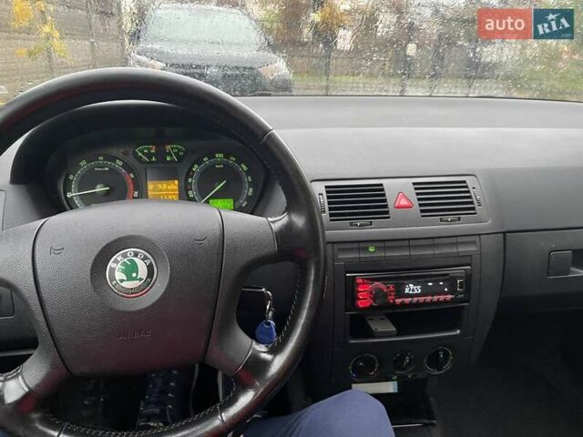 Черный Шкода Фабия, объемом двигателя 1.39 л и пробегом 222 тыс. км за 4550 $, фото 7 на Automoto.ua