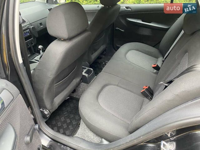 Черный Шкода Фабия, объемом двигателя 1.4 л и пробегом 246 тыс. км за 4399 $, фото 11 на Automoto.ua