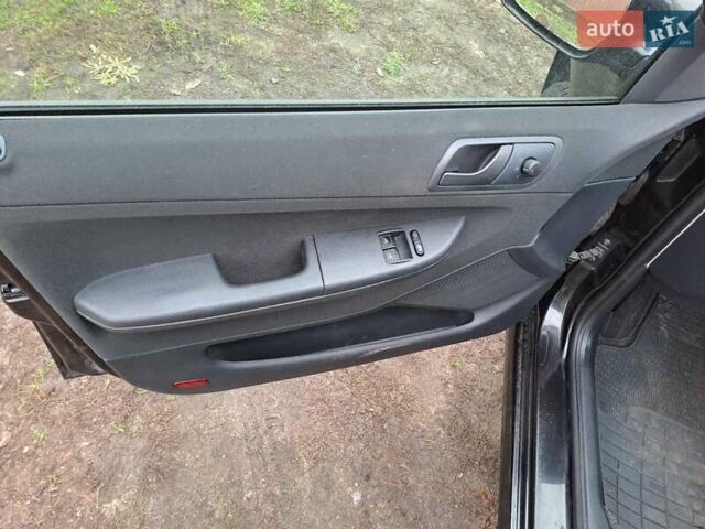 Черный Шкода Фабия, объемом двигателя 1.39 л и пробегом 151 тыс. км за 4500 $, фото 8 на Automoto.ua