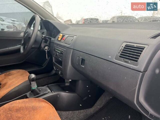 Черный Шкода Фабия, объемом двигателя 1.4 л и пробегом 276 тыс. км за 5440 $, фото 35 на Automoto.ua