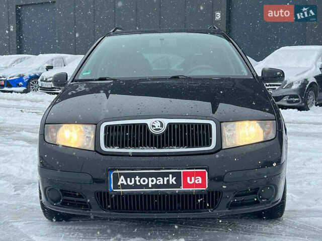 Черный Шкода Фабия, объемом двигателя 1.4 л и пробегом 276 тыс. км за 5440 $, фото 1 на Automoto.ua